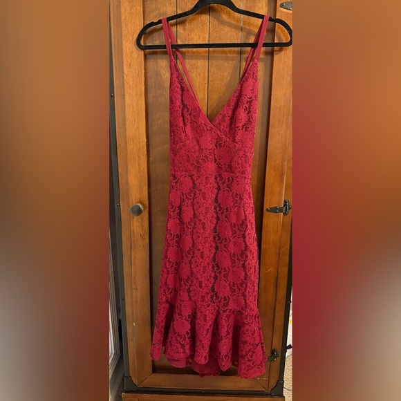 LULUS Love Like You Mean It Wine Red Backless Lace Midi Dress NWT SIZE: MEDIUM - Picture 6 of 14